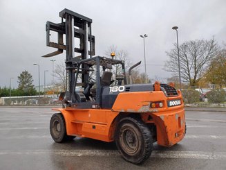 Carretilla contrapesada de 4 ruedas Doosan D1808-S