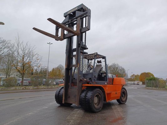 Carretilla contrapesada de 4 ruedas Doosan D1808-S - 1