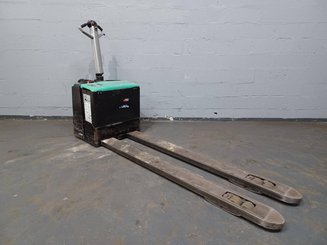 Transpaleta con conductor acompañante Caterpillar NPP20M