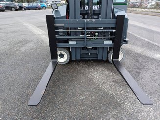 Carretilla multidireccional Combilift CBE3000