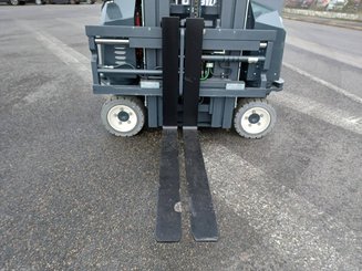 Carretilla multidireccional Combilift CBE3000