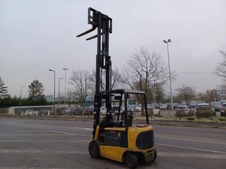 Carretilla contrapesada de 4 ruedas Caterpillar EP25K