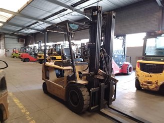Carretilla contrapesada de 4 ruedas Caterpillar EP35K