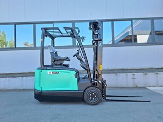 Carretilla contrapesada de 3 ruedas Mitsubishi FB16N2T