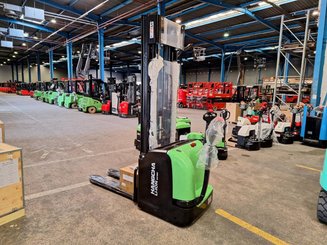 Apilador con conductor acompañante Hangcha CDD16-AC2-I