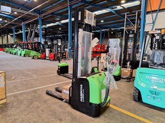 Apilador con conductor acompañante Hangcha CDD16-AC2-I - 1