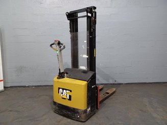 Apilador con conductor acompañante Caterpillar NSP12N