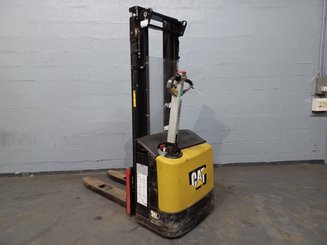 Apilador con conductor acompañante Caterpillar NSP12N