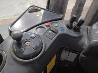 Apilador con plataforma Caterpillar NSR16N