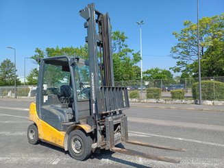 Carretilla contrapesada de 4 ruedas Jungheinrich TFG425500ZT