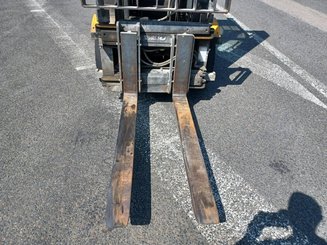 Carretilla contrapesada de 4 ruedas Jungheinrich TFG425500ZT