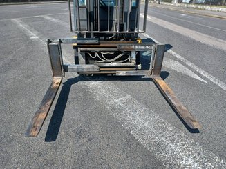 Carretilla contrapesada de 4 ruedas Jungheinrich TFG425500ZT