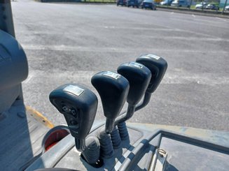 Carretilla contrapesada de 4 ruedas Jungheinrich TFG425500ZT
