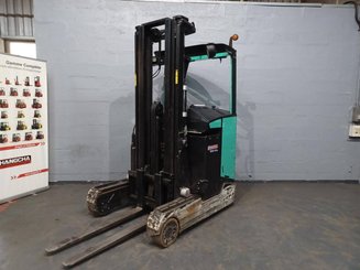 Carretilla retráctil Caterpillar NR16N