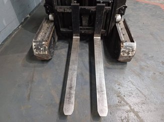 Carretilla retráctil Caterpillar NR16N