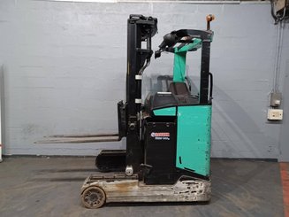 Carretilla retráctil Caterpillar NR16N