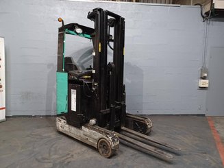 Carretilla retráctil Caterpillar NR16N