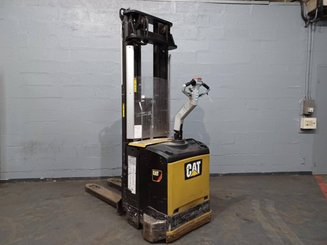Apilador con conductor acompañante Caterpillar NSV16Ni
