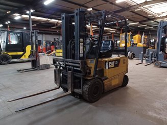 Carretilla contrapesada de 4 ruedas Caterpillar EP25K-PAC
