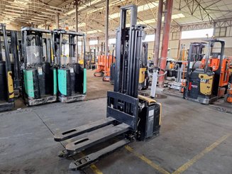 Apilador con conductor acompañante Caterpillar NSP16NI