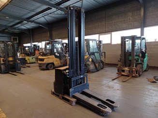 Apilador con conductor acompañante Caterpillar NSP16N2I