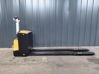 Transpaleta con conductor acompañante Caterpillar NPP20N2