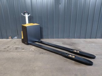 Transpaleta con conductor acompañante Caterpillar NPP20N2