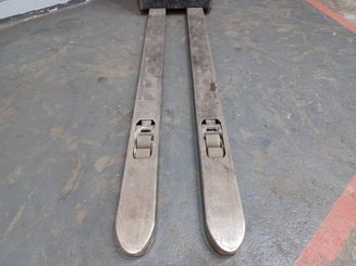 Transpaleta con conductor acompañante Caterpillar NPP20N2