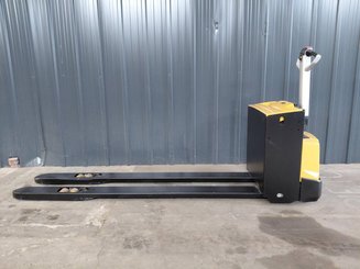 Transpaleta con conductor acompañante Caterpillar NPP20N2