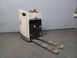 Transpaleta con plataforma Crown RT4020-2.0