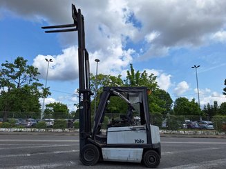 Carretilla contrapesada de 4 ruedas Yale ERP30
