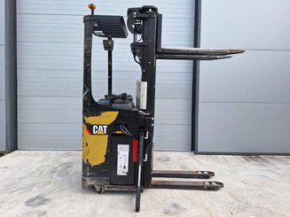 Apilador con plataforma Caterpillar NSR20N