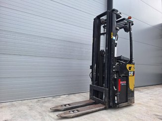 Apilador con plataforma Caterpillar NSR20N