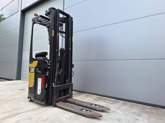 Apilador con plataforma Caterpillar NSR20N