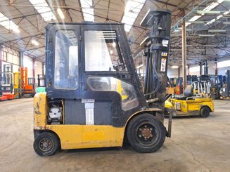 Carretilla contrapesada de 4 ruedas Caterpillar EP30K