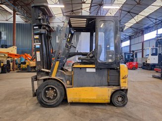 Carretilla contrapesada de 4 ruedas Caterpillar EP30K