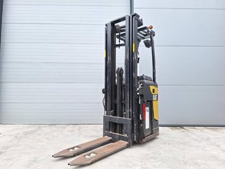 Apilador con plataforma Caterpillar NSR20N