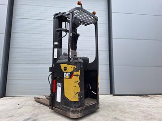 Apilador con plataforma Caterpillar NSR20N
