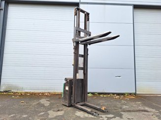 Apilador con conductor acompañante Mitsubishi SBP12N