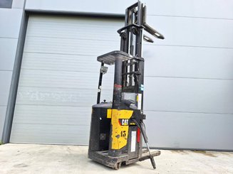 Apilador con plataforma Caterpillar NSR20N