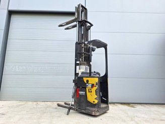 Apilador con plataforma Caterpillar NSR20N