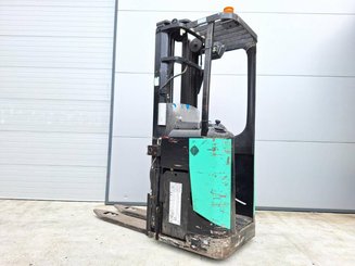 Apilador con plataforma Caterpillar NSR20N