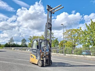 Carretilla contrapesada de 3 ruedas Caterpillar EP16NT
