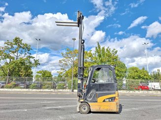Carretilla contrapesada de 3 ruedas Caterpillar EP16NT