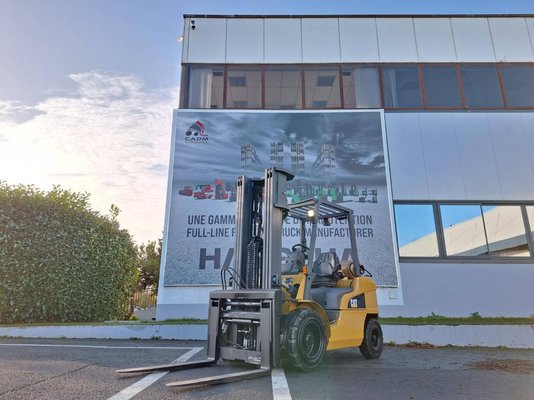 Carretilla contrapesada de 4 ruedas Caterpillar GP30NTD - 1