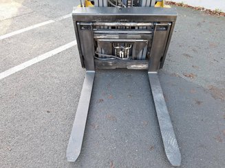 Carretilla contrapesada de 4 ruedas Caterpillar GP30NTD