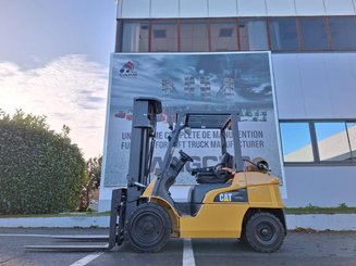 Carretilla contrapesada de 4 ruedas Caterpillar GP30NTD