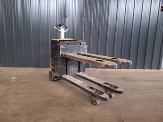 Transpaleta con conductor acompañante Caterpillar NPP20N2E