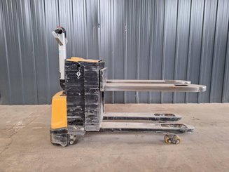 Transpaleta con conductor acompañante Caterpillar NPP20N2E
