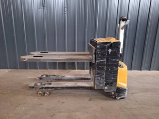 Transpaleta con conductor acompañante Caterpillar NPP20N2E